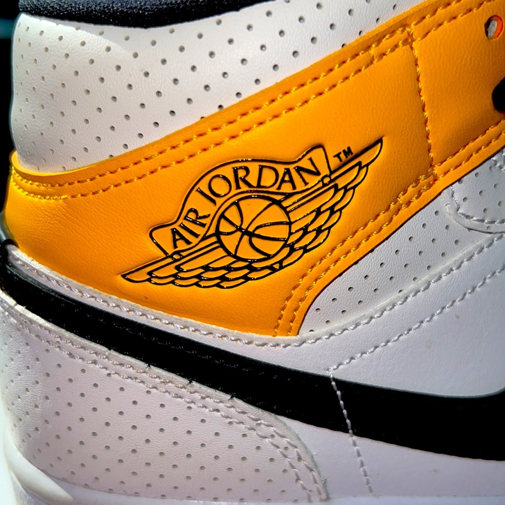 Air Jordan - Picture 3 of 5